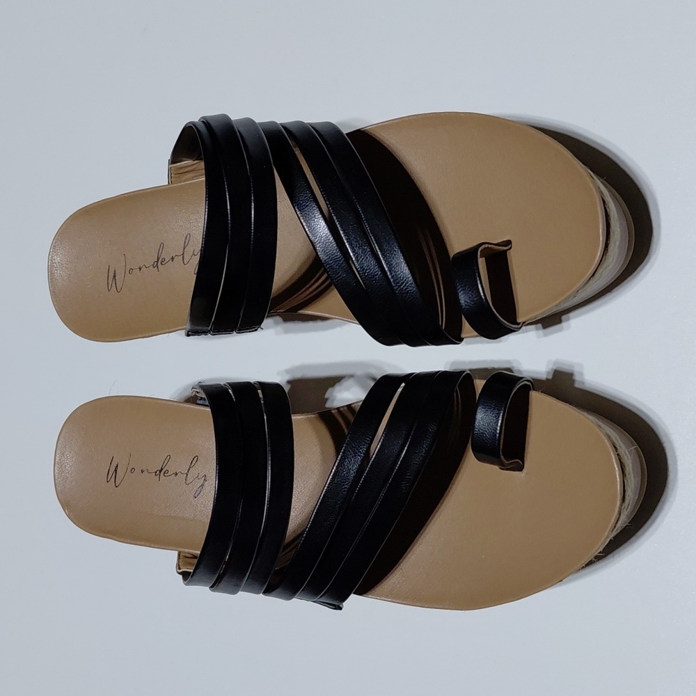 WONDERLY Women's Libby Strappy Toe   Loop Black Wedge  Sandals